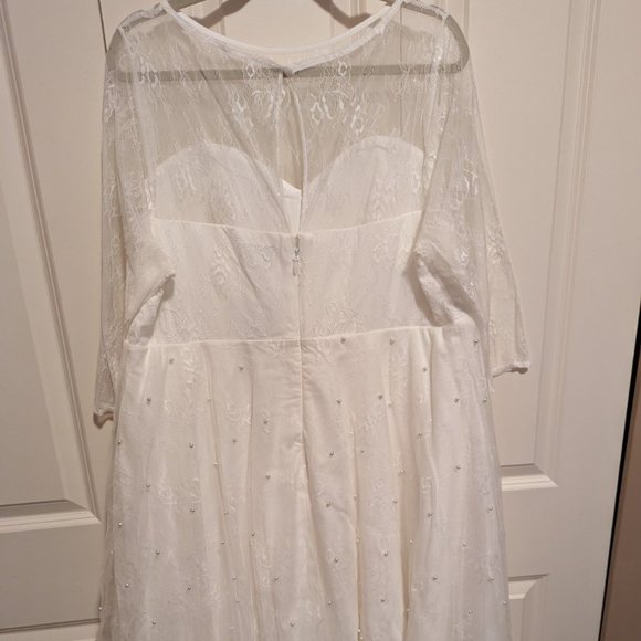 Elegant White Lace Midi Dress - Picture 4 of 5